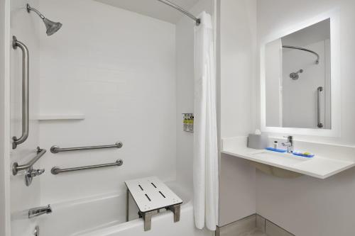 holiday inn express pensacola west navy base by ihg