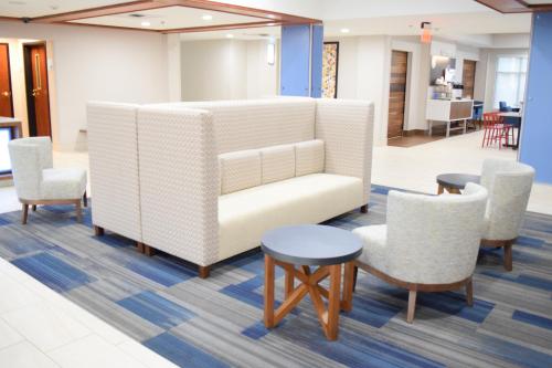 holiday inn express and suites pensacola west i 10