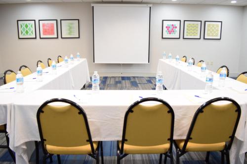 holiday inn express and suites pensacola west i 10