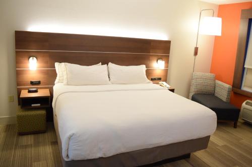 holiday inn express and suites pensacola west i 10