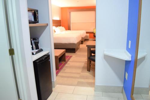 holiday inn express and suites pensacola west i 10