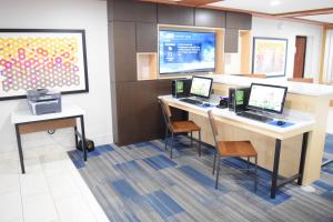 holiday inn express and suites pensacola west i 10