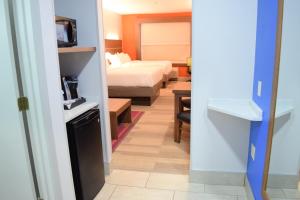 holiday inn express and suites pensacola west i 10