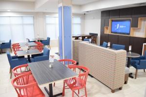 holiday inn express and suites pensacola west i 10