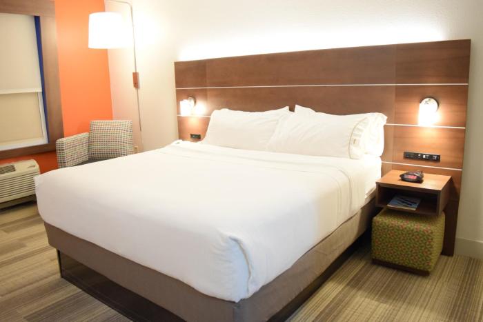 holiday inn express and suites pensacola west i 10