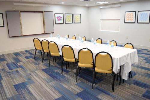 holiday inn express and suites pensacola west i 10
