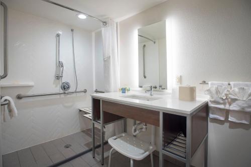 holiday inn pensacola university area by ihg