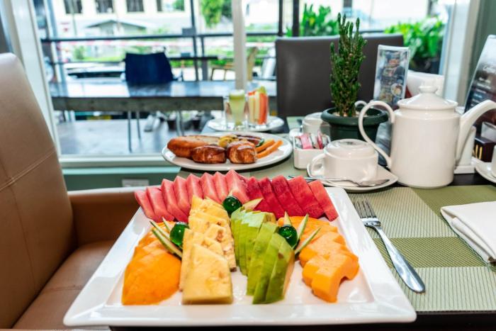 holiday inn dar es salaam city center by ihg