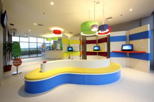 pop hotel bsd city tangerang