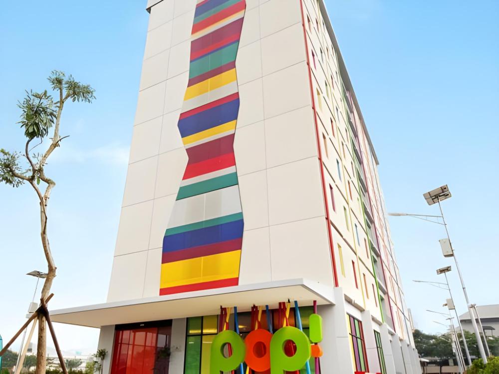 pop hotel bsd city tangerang