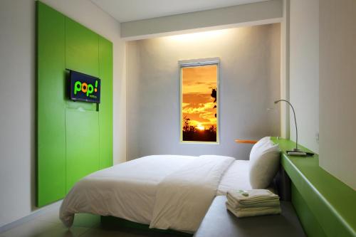 pop hotel bsd city tangerang