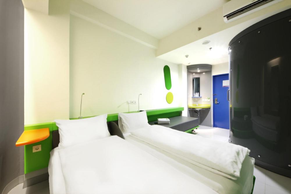 pop hotel bsd city tangerang
