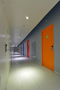 pop hotel bsd city tangerang