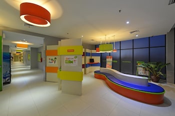 pop hotel bsd city tangerang