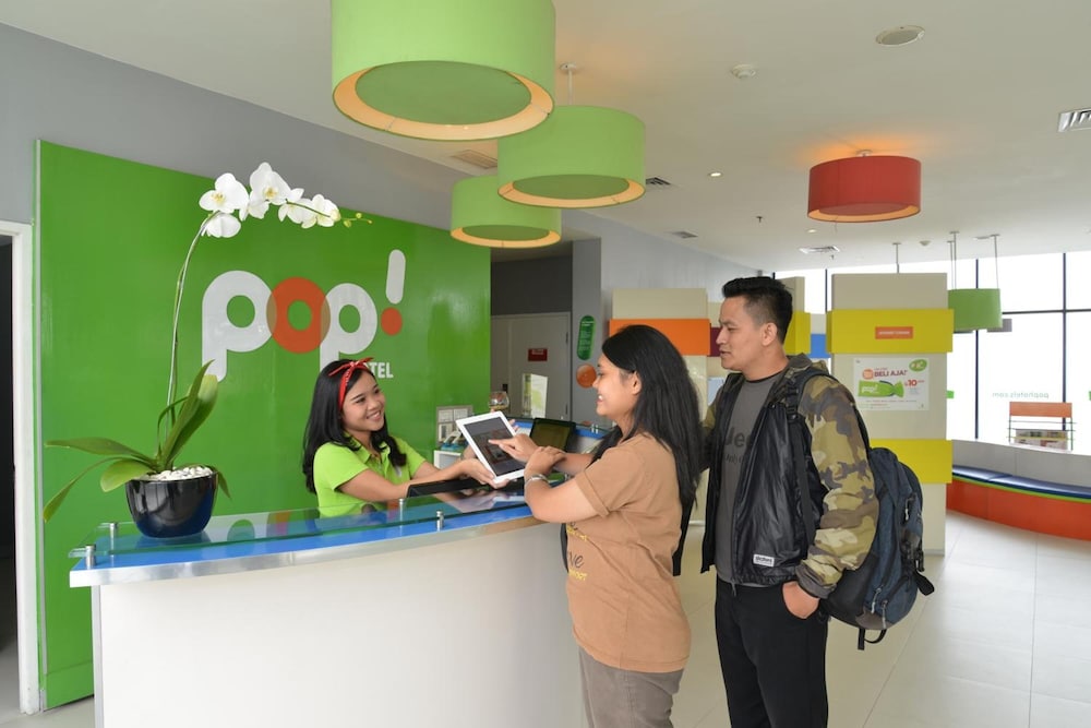 pop hotel bsd city tangerang