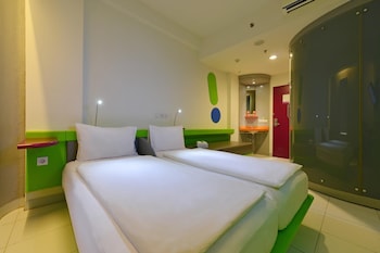 pop hotel bsd city tangerang