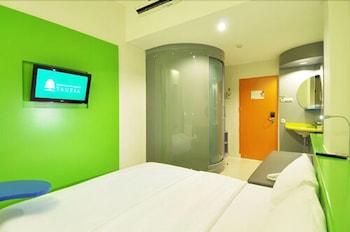 pop hotel bsd city tangerang