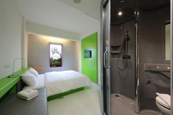 pop hotel bsd city tangerang