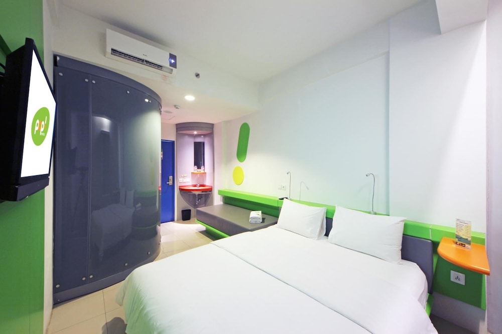 pop hotel bsd city tangerang