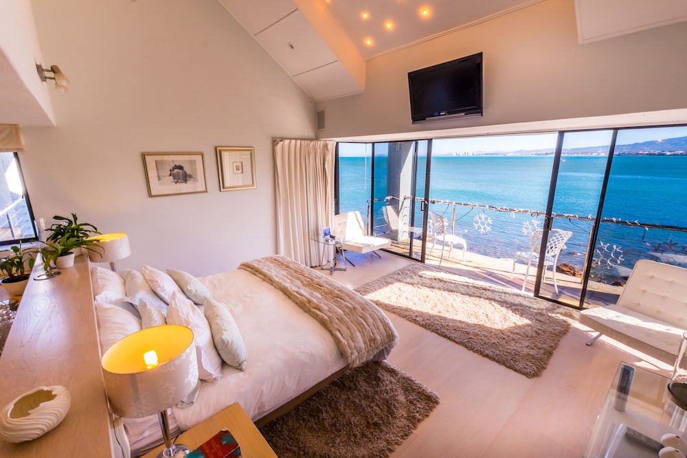 185 on beach boutique suites and apartments