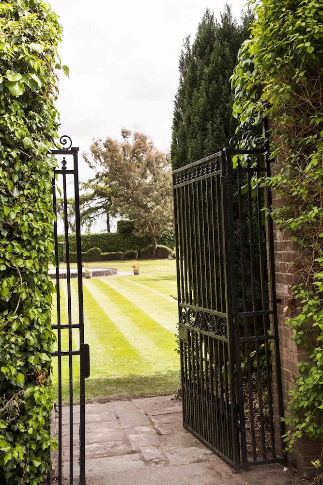 hogarths stone manor