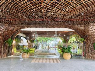 the light hotel and resort