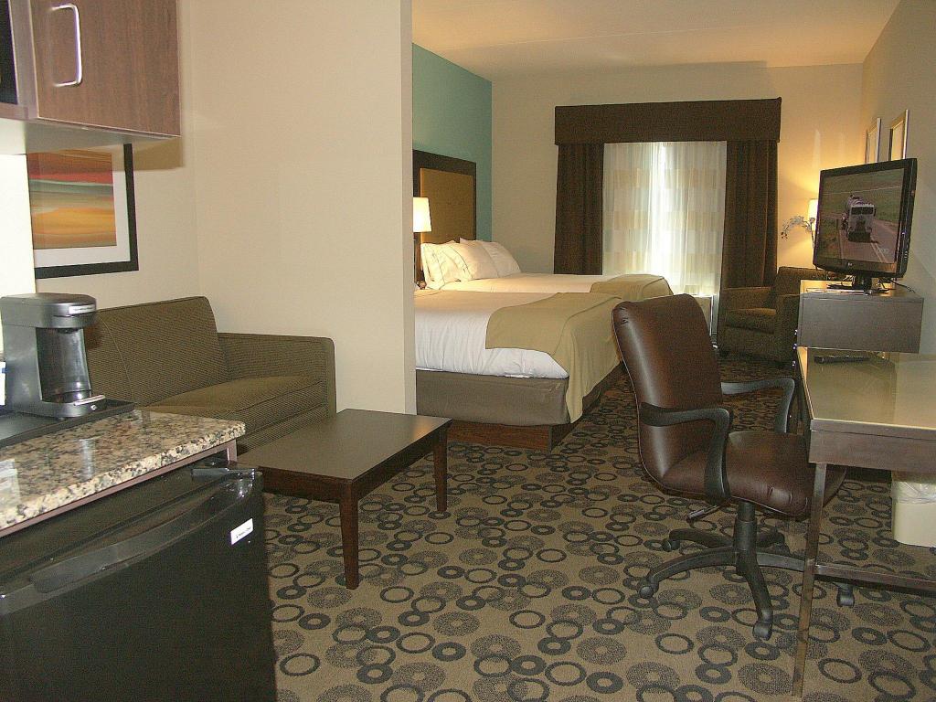 holiday inn express cleveland northwest by ihg
