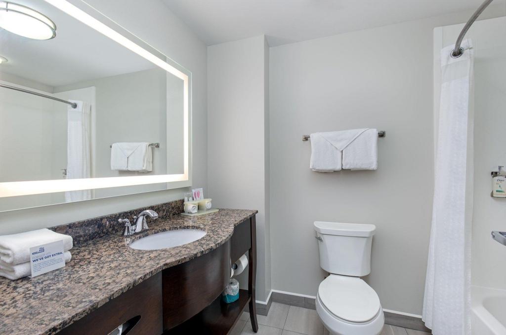 holiday inn express cleveland northwest by ihg