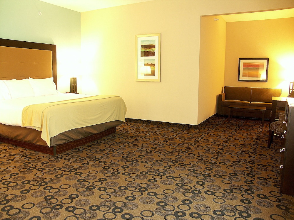 holiday inn express cleveland northwest by ihg