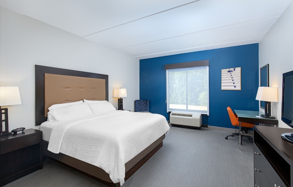 holiday inn express cleveland northwest by ihg