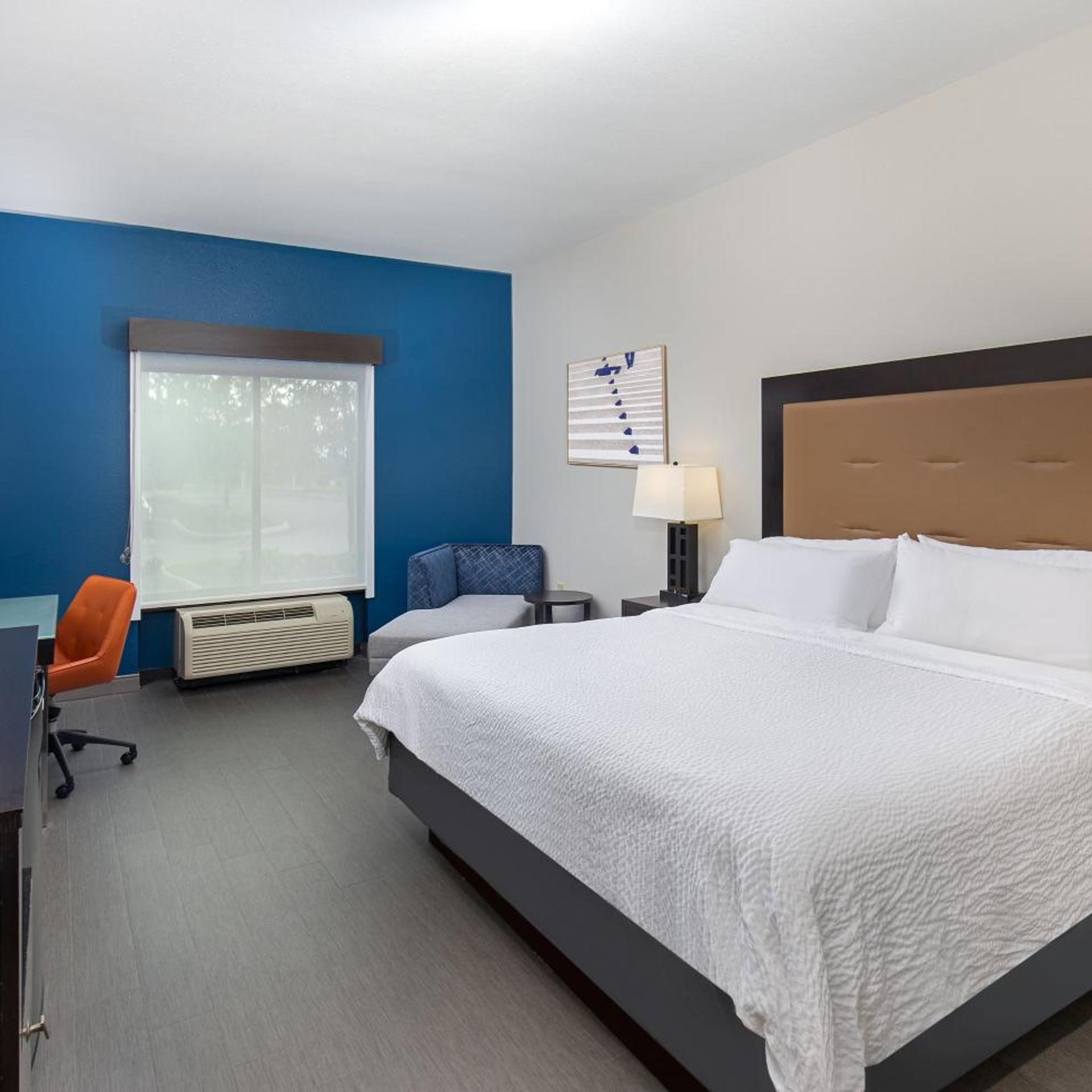 holiday inn express cleveland northwest by ihg