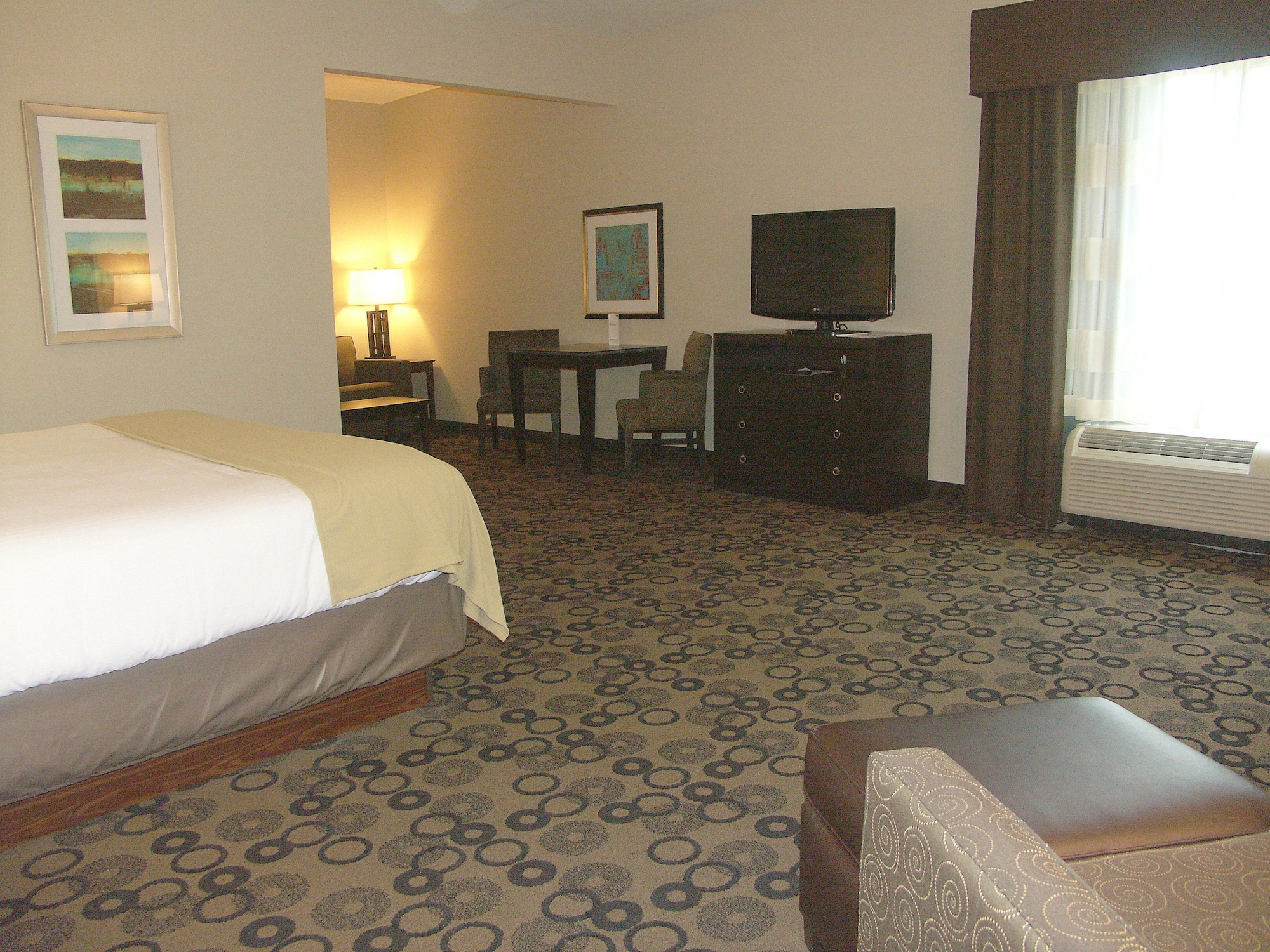 holiday inn express cleveland northwest by ihg