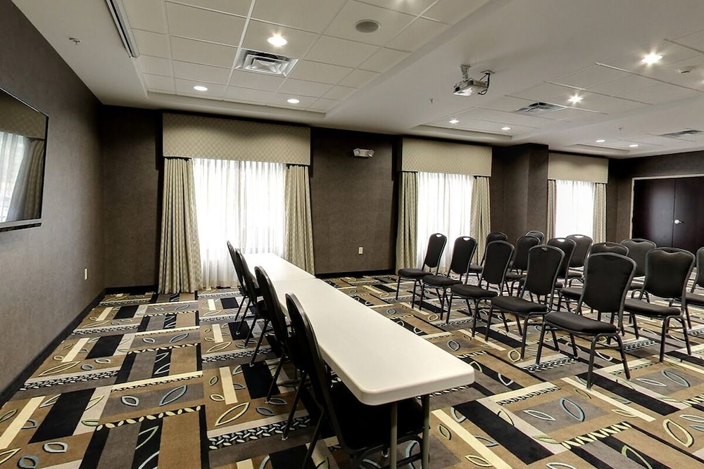 holiday inn express cleveland northwest by ihg
