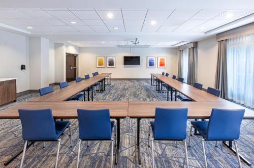holiday inn express cleveland northwest by ihg