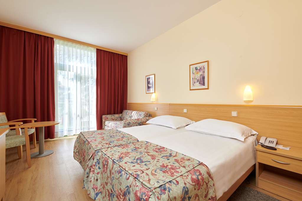 hotel aurora plava laguna