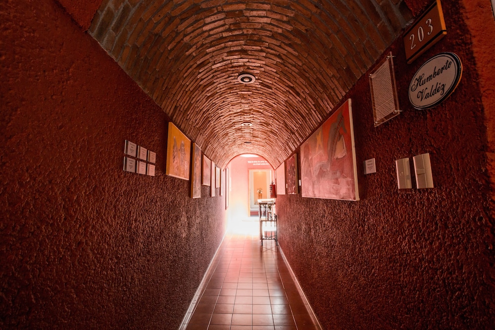 portico hotel cultural