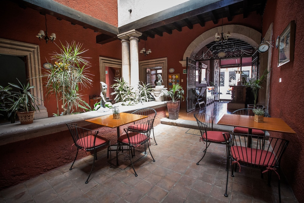 portico hotel cultural