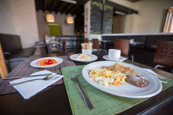 portico hotel cultural