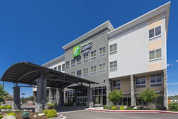 holiday inn express and suites colorado springs central by ihg