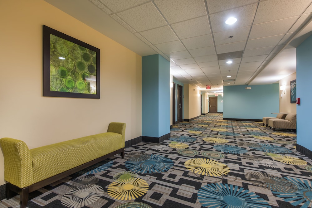 holiday inn express and suites colorado springs central by ihg