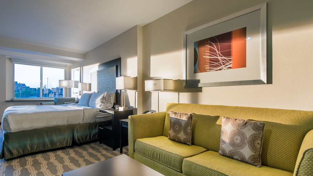holiday inn express and suites colorado springs central by ihg