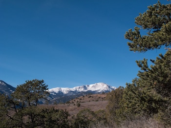 holiday inn express and suites colorado springs central by ihg