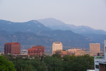 holiday inn express and suites colorado springs central by ihg