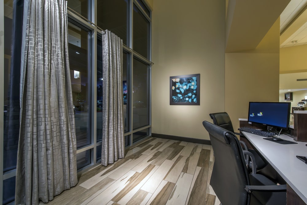 holiday inn express and suites colorado springs central by ihg