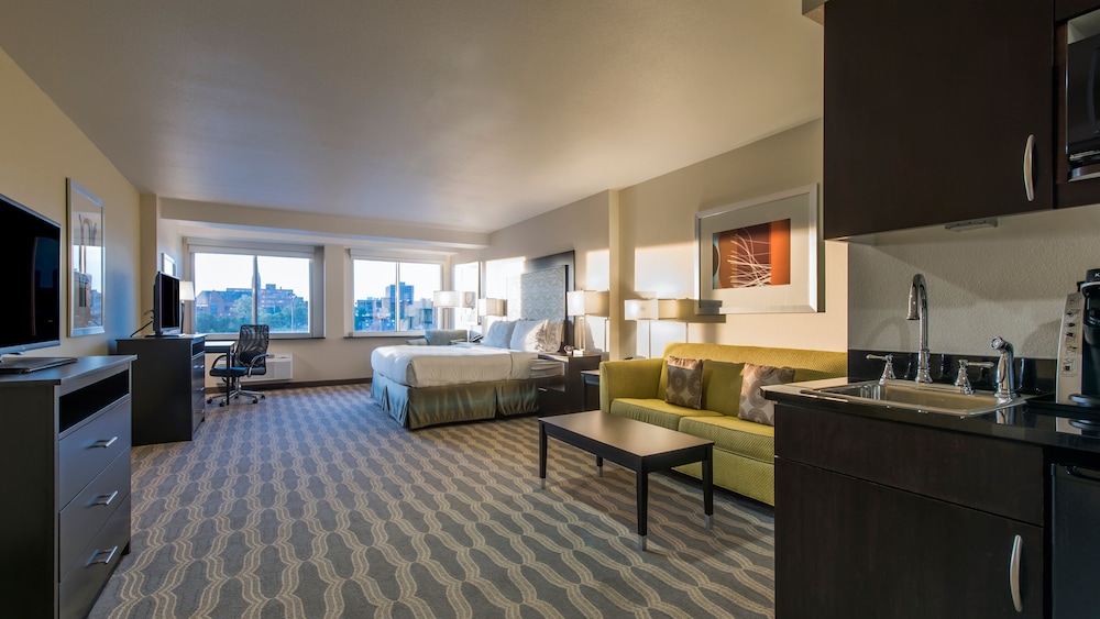 holiday inn express and suites colorado springs central by ihg