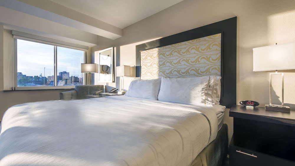 holiday inn express and suites colorado springs central by ihg