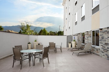 holiday inn express and suites colorado springs central by ihg