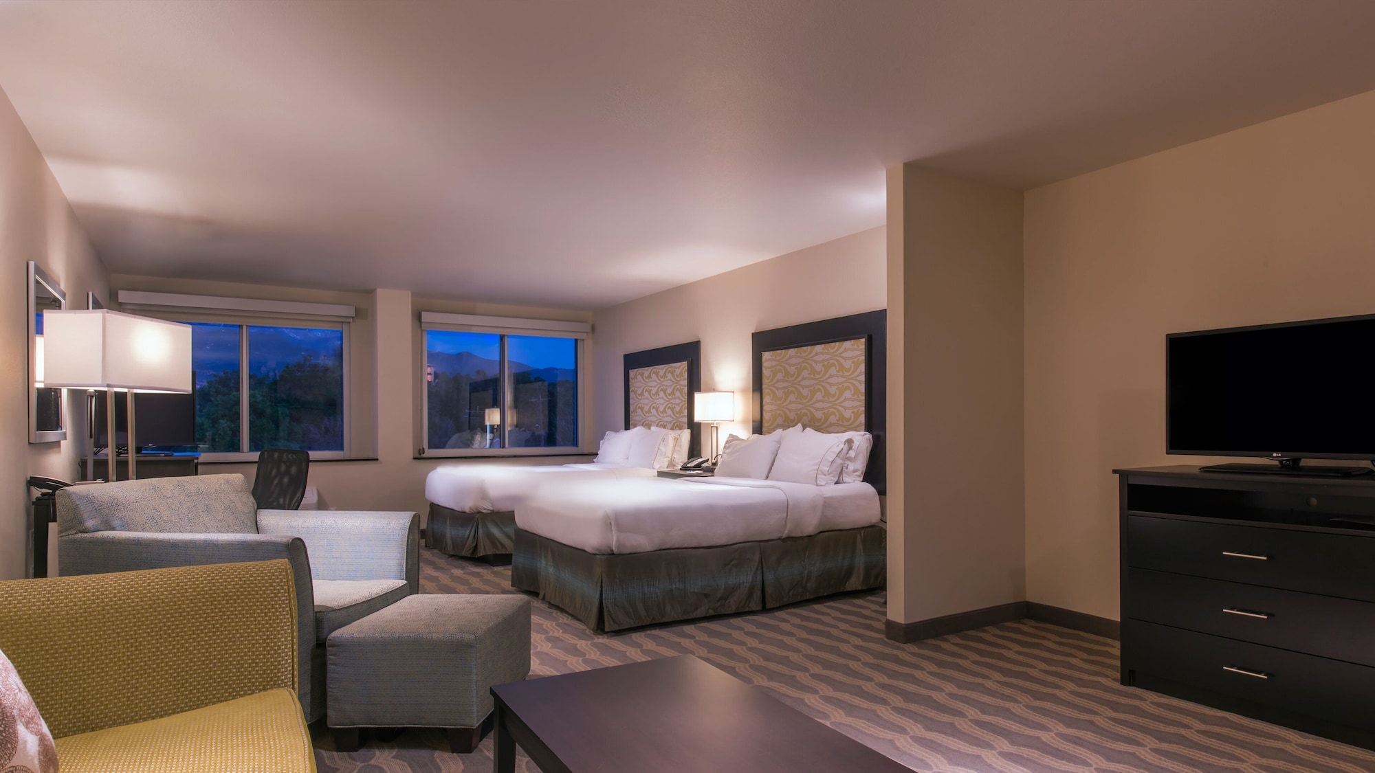 holiday inn express and suites colorado springs central by ihg