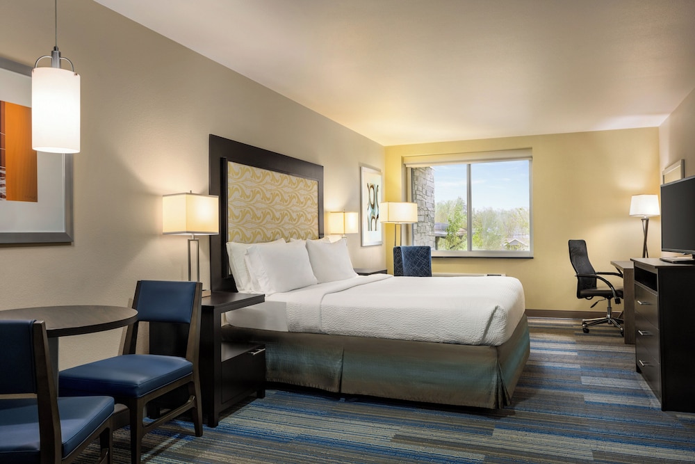 holiday inn express and suites colorado springs central by ihg