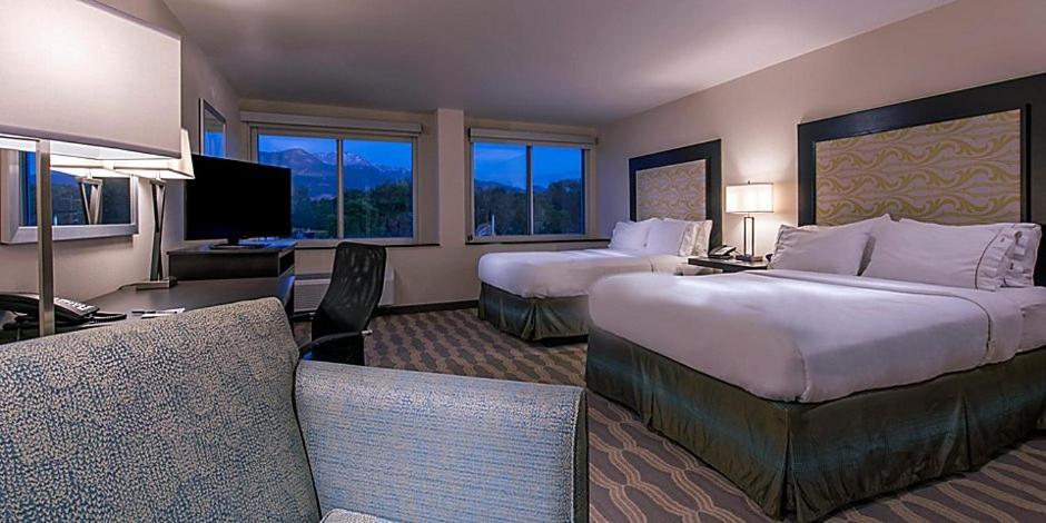 holiday inn express and suites colorado springs central by ihg